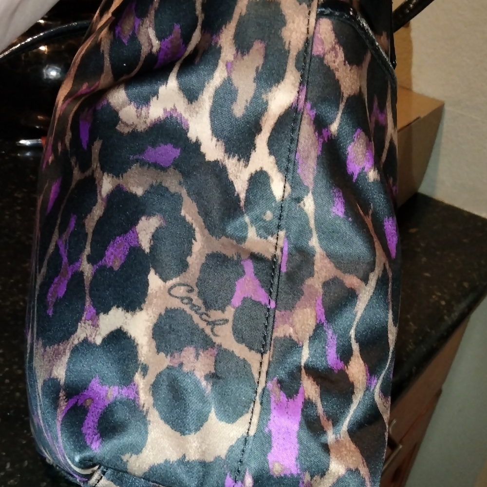 Coach Purple and Black Shoulder Bag with Structured Silhouette - Picture 13 of 16